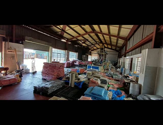 1,100M² BUILDING FOR SALE IN APEX